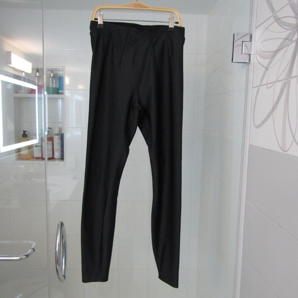 ALO Black Stretch Capri Workout Leggings Cropped--Size Medium